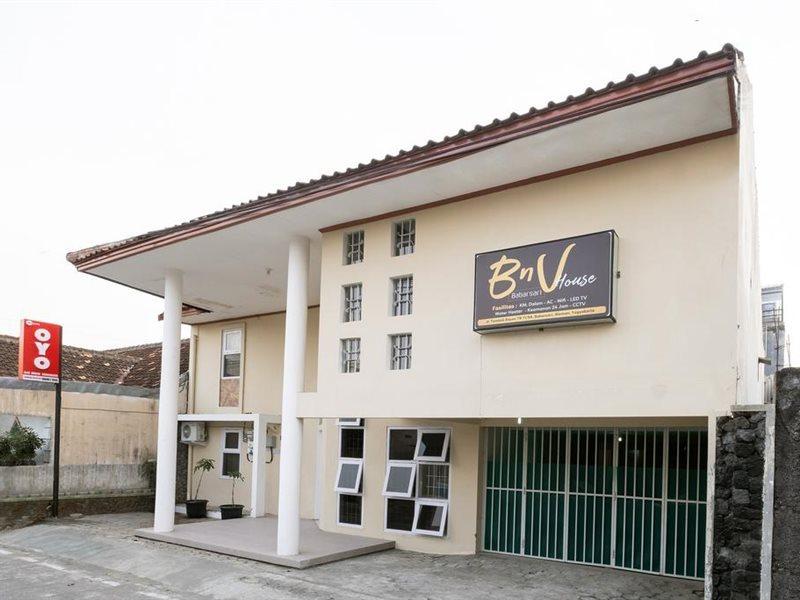Oyo 2173 Bnv House Babarsari Hotel Maguwo Buitenkant foto