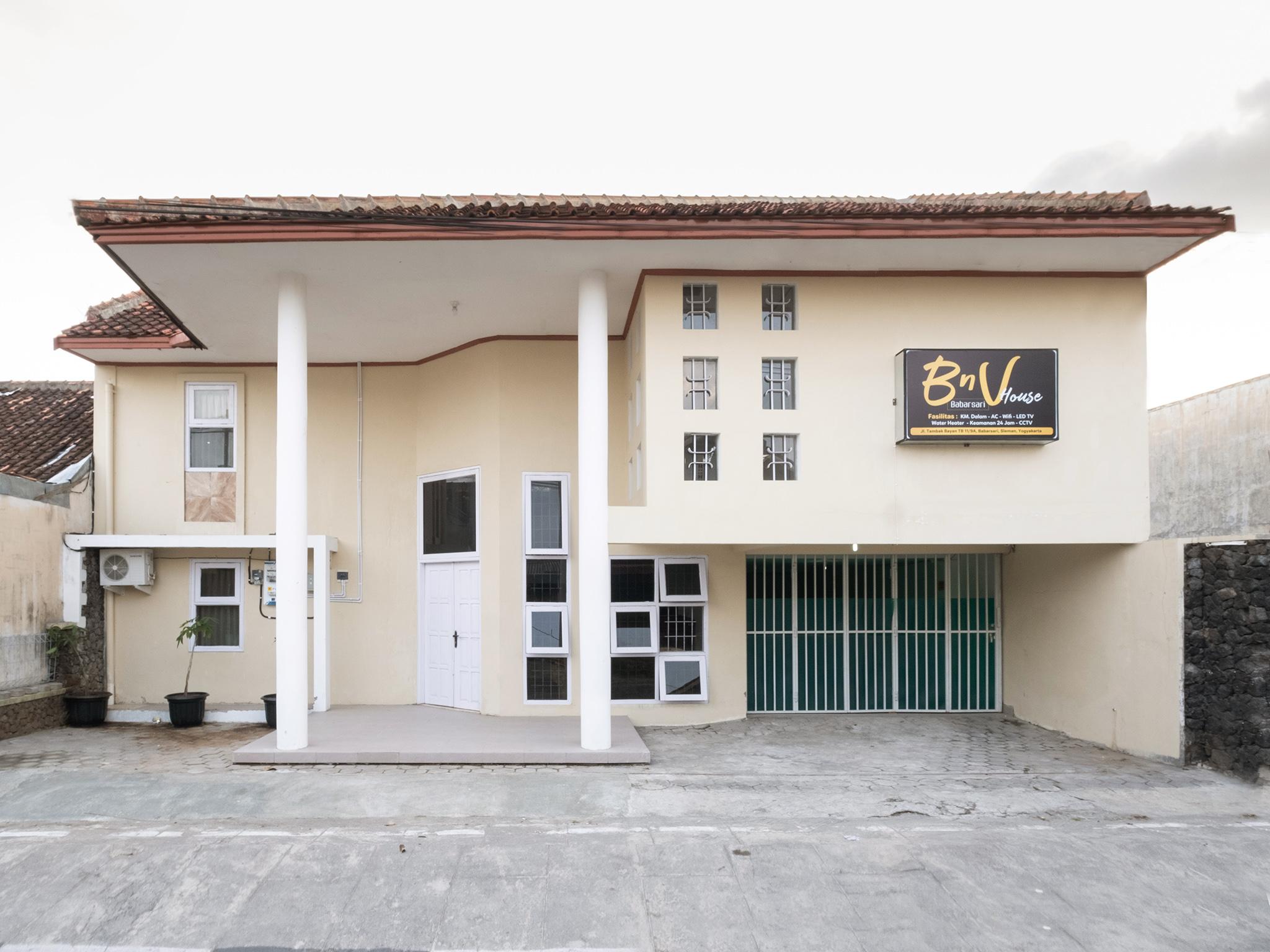Oyo 2173 Bnv House Babarsari Hotel Maguwo Buitenkant foto