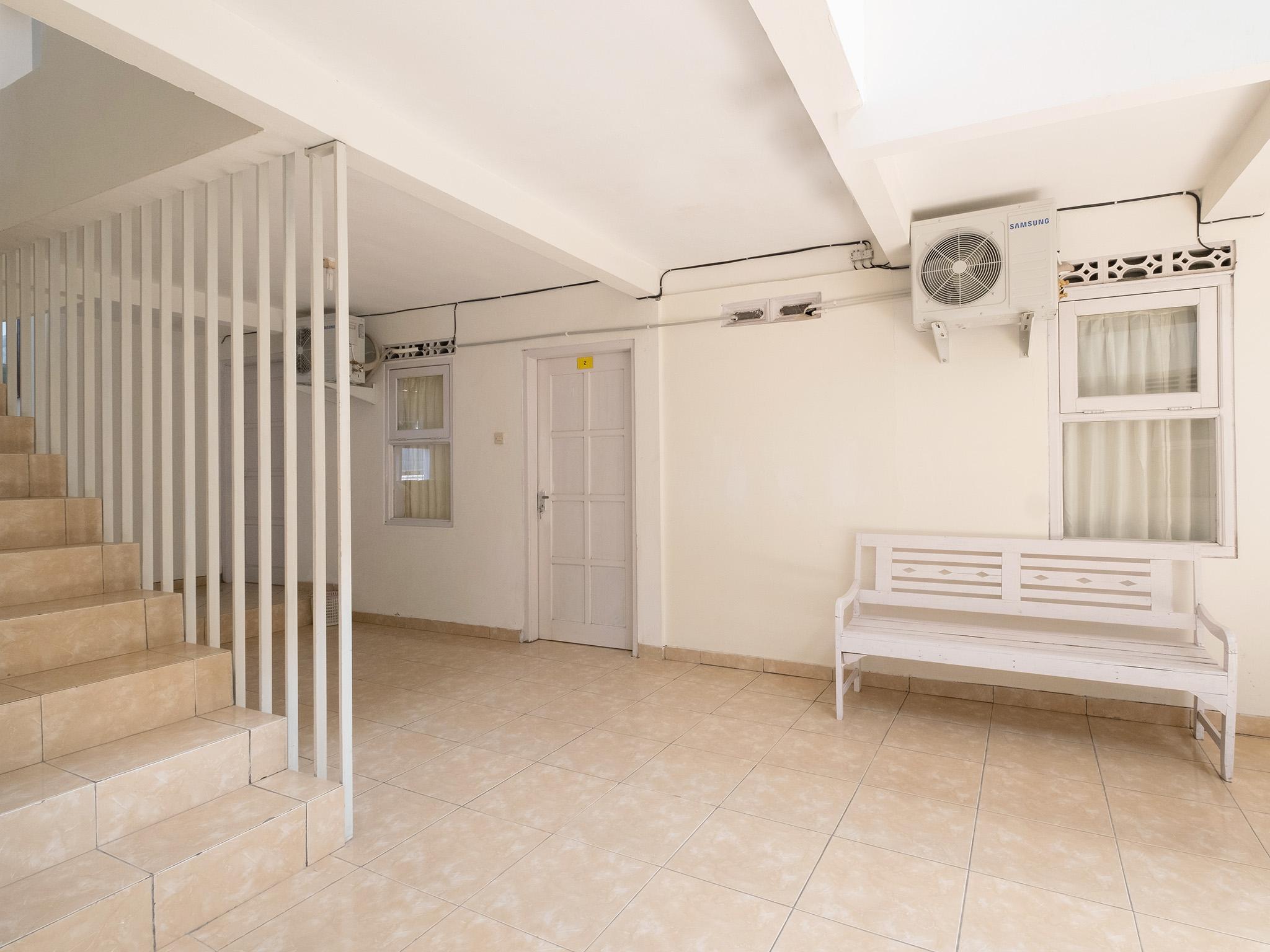 Oyo 2173 Bnv House Babarsari Hotel Maguwo Buitenkant foto