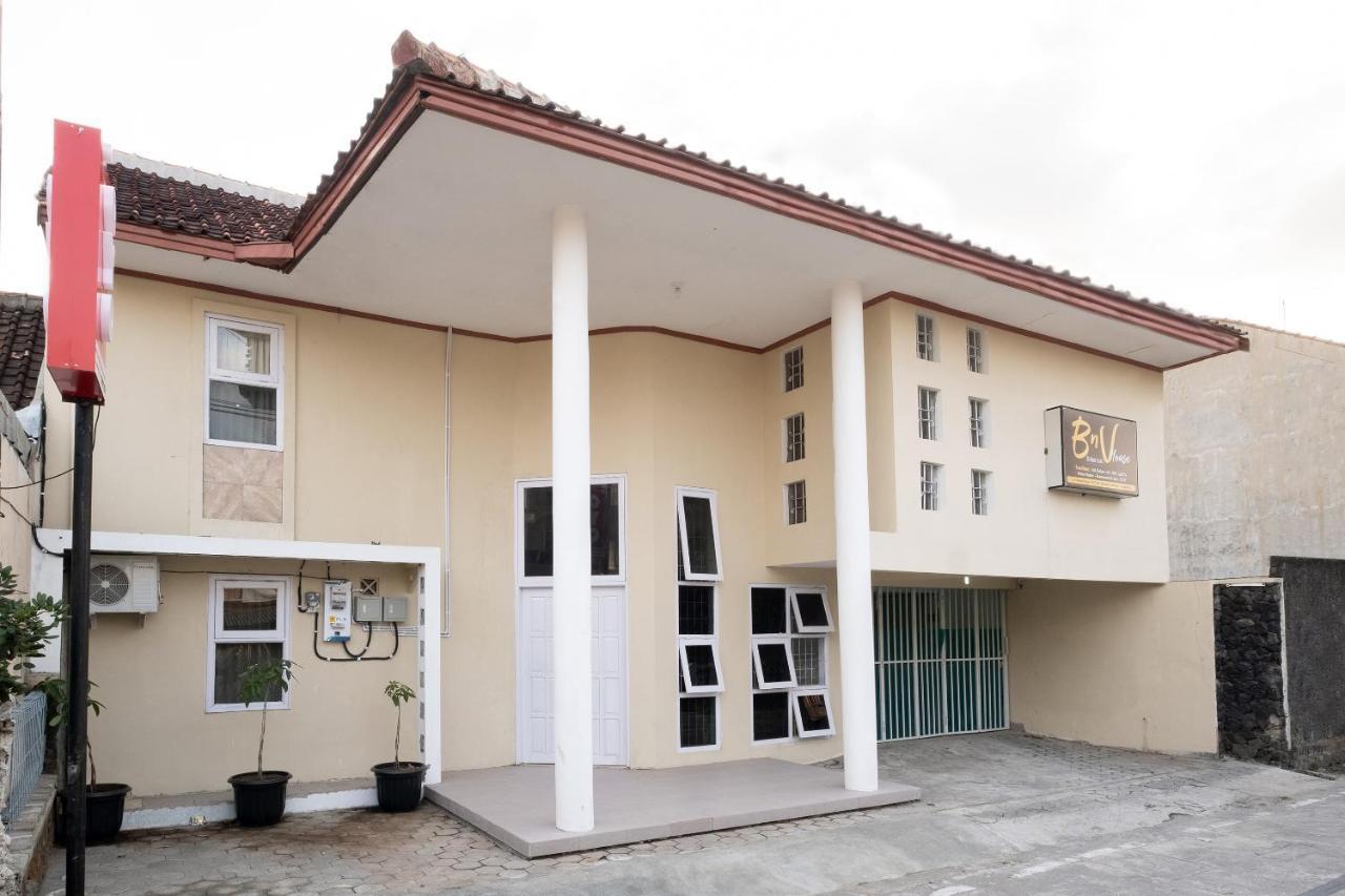Oyo 2173 Bnv House Babarsari Hotel Maguwo Buitenkant foto
